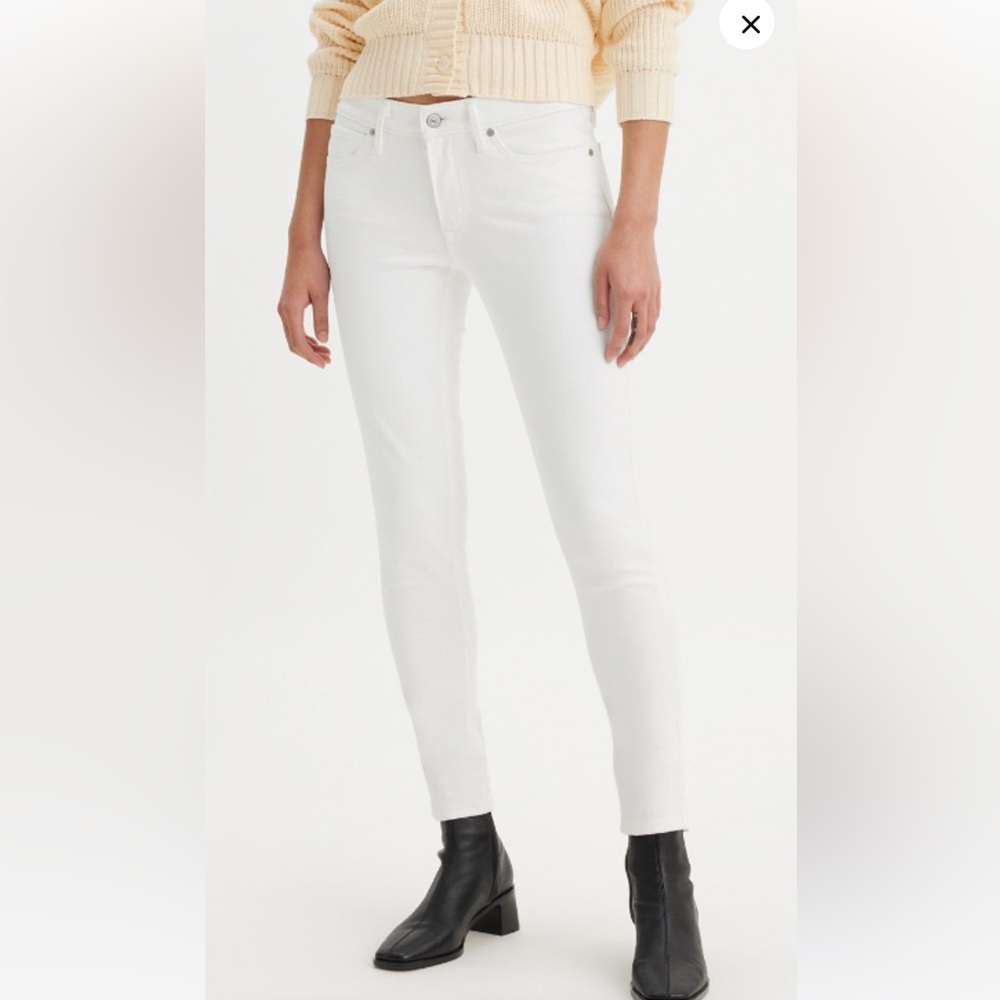 Levi’s New with Tags Women’s Size 10 White 711 Skinny Jeans 30 waist x 30 length